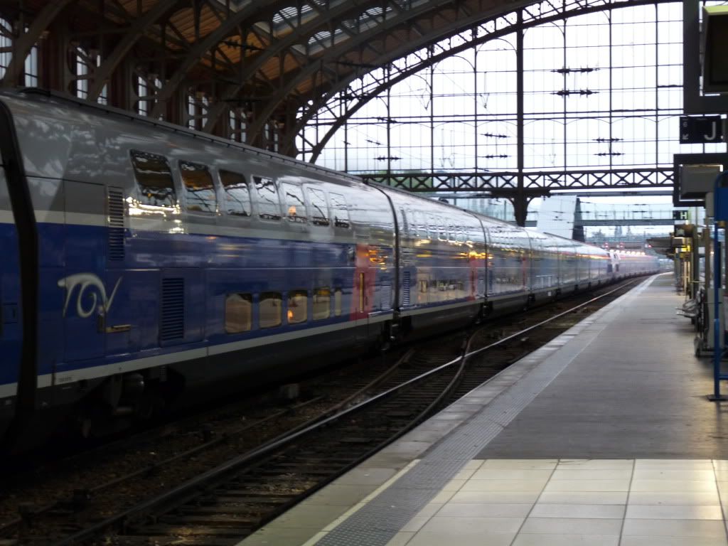 http://i303.photobucket.com/albums/nn124/BrusselsSouth/20100808%20A380/P1050703.jpg