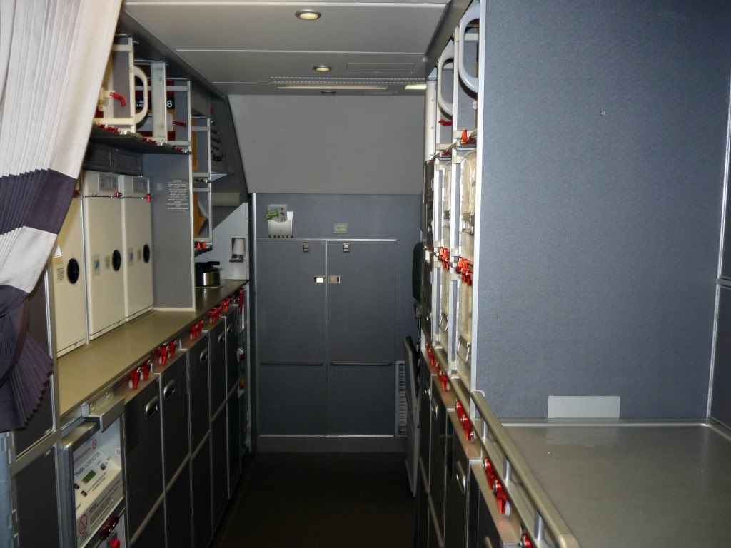 http://i303.photobucket.com/albums/nn124/BrusselsSouth/20100808%20A380/P1050798.jpg