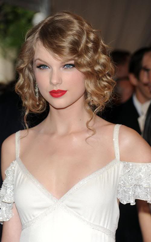 taylor swift love story dresses. Taylor Swift Love Story Dress