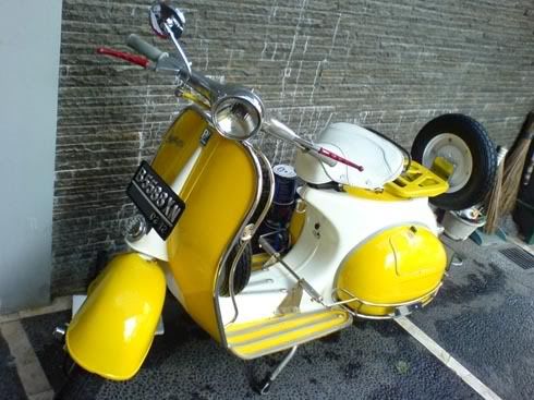 vespa kuning