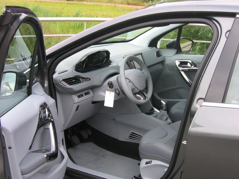 Peugeot208041.jpg